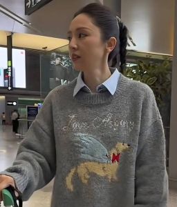 董璇被老公拥抱挡肚子，网友猜测怀孕，妈妈支持要二胎