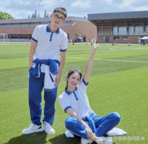 高中男生和大学女生谈恋爱，提升魅力追女神，学历不是万能的