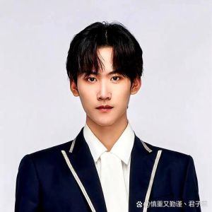 周柯宇为啥叫嘉行太子，争议与资源