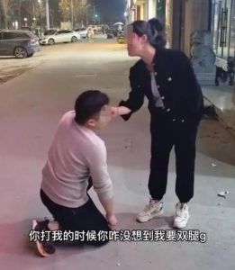 老公总是对我下跪什么心理，亲密关系下跪不是真心道歉，需立规矩讲边界