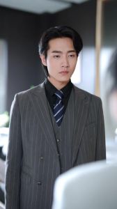 被老公的妈妈下跪怎么办，老妈突然下跪怎么办？先扶起关心，找原因，夫妻要同心