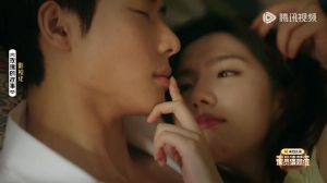 情侣第一次看电影要亲亲吗，感情要心灵合得来