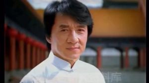 成龙霸王别姬，成龙本可演程蝶衣，怕形象不符遭拒，后悔没机会演绎会痛的爱