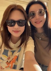 高露16岁女儿晒合照庆相恋1周年，唯一遗憾没办婚礼，粉丝羡慕