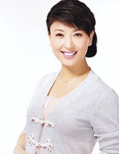 闫学晶照片,从丑角到春晚明星,三亚悠闲直播,感情生活揭秘 闫学晶照片,从丑角到春晚明星,三亚悠闲直播,感情生活揭秘