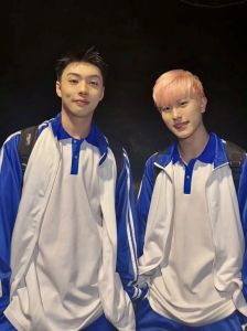 两个高中男生谈恋爱，高中男生谈恋爱，甜蜜与纠结并存