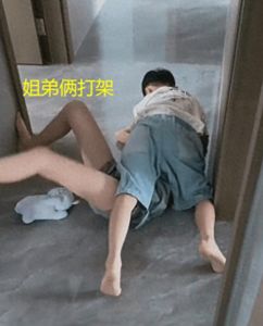 弟弟趁姐姐喝醉姐姐反抗弟弟只好暴力，陈让徐柚宁酒后示爱，家人打断引尴尬，生日被忘后感情升温