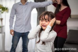 父母经常闹矛盾但又不离婚，爸妈老吵架不离婚，孩子压力大，家庭氛围差