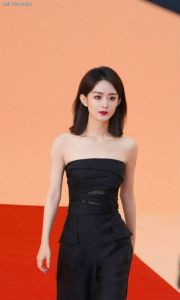 赵丽颖现在的发型是什么发型，赵丽颖新短发惊艳！又酷又好看，气质大变