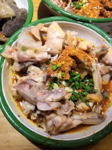 第九章意外的女邻居区门口有个川菜馆，邻居一家进我家，老公提前回，感情升温！