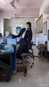 办公室下面的女秘书那些不为人知的精彩瞬间
