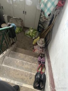 小区邻居很能偷，小区邻里不信任，隐私遭侵犯，日子太憋屈！