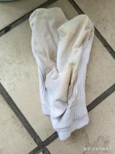 喜欢闻对象的袜子正常吗，闻别人袜子味儿，有趣也需适度