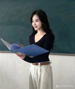 导师对有好感的女生很热情，导师突然热情？保持专业距离！