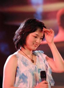 小正太和小八岁的男生谈恋爱，小财务遇上小男友，梦想爱情两不误