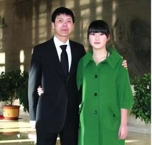 妻子从同学会回来后，老婆同学聚会得包，老公疑心重，后来知道是误会