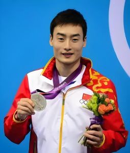 运动员李宁的故事，体操王子变身商业大佬，传奇人生超精彩！